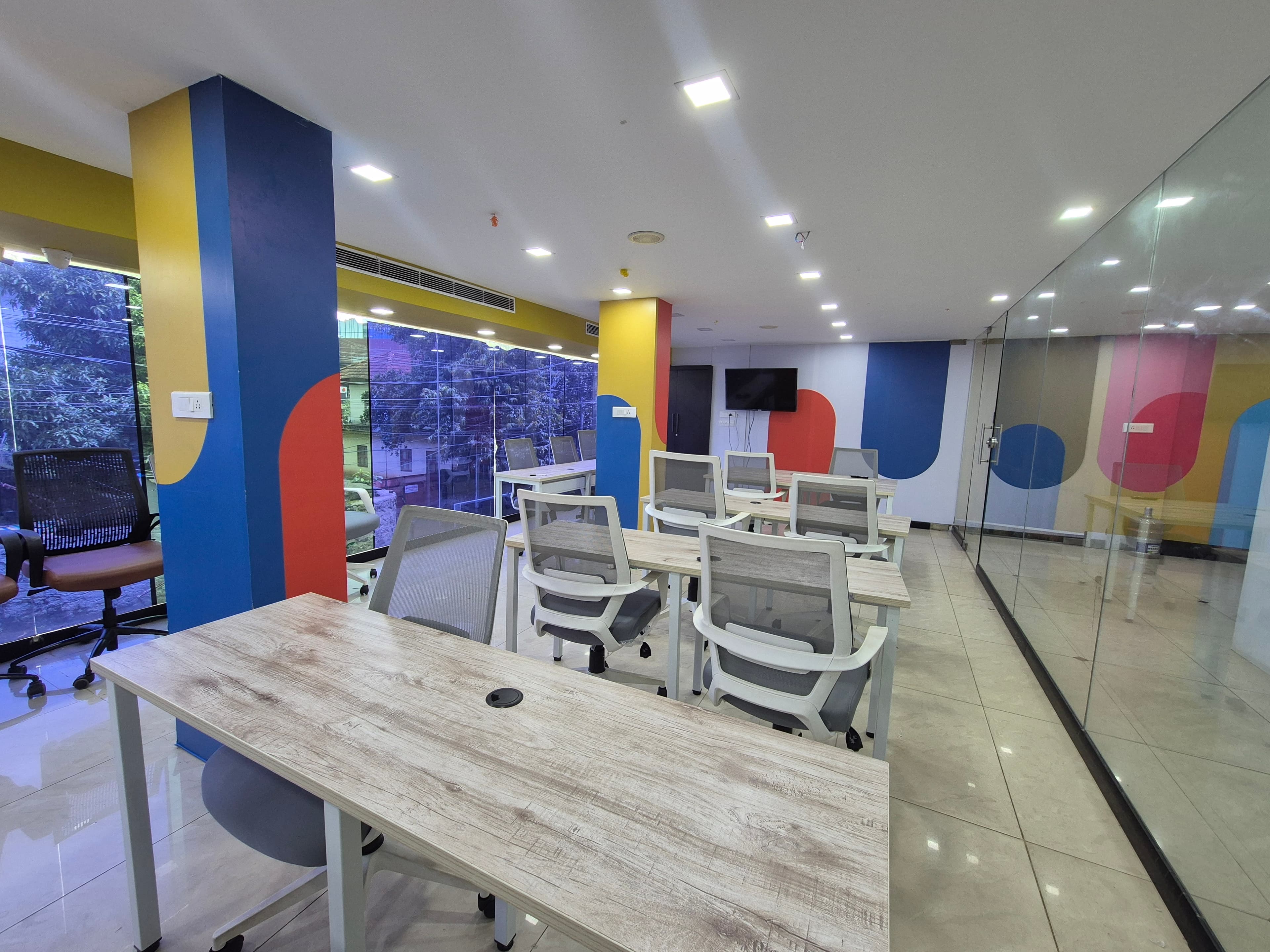 2000 sqft Fully Furnished Office Space gallery image 12