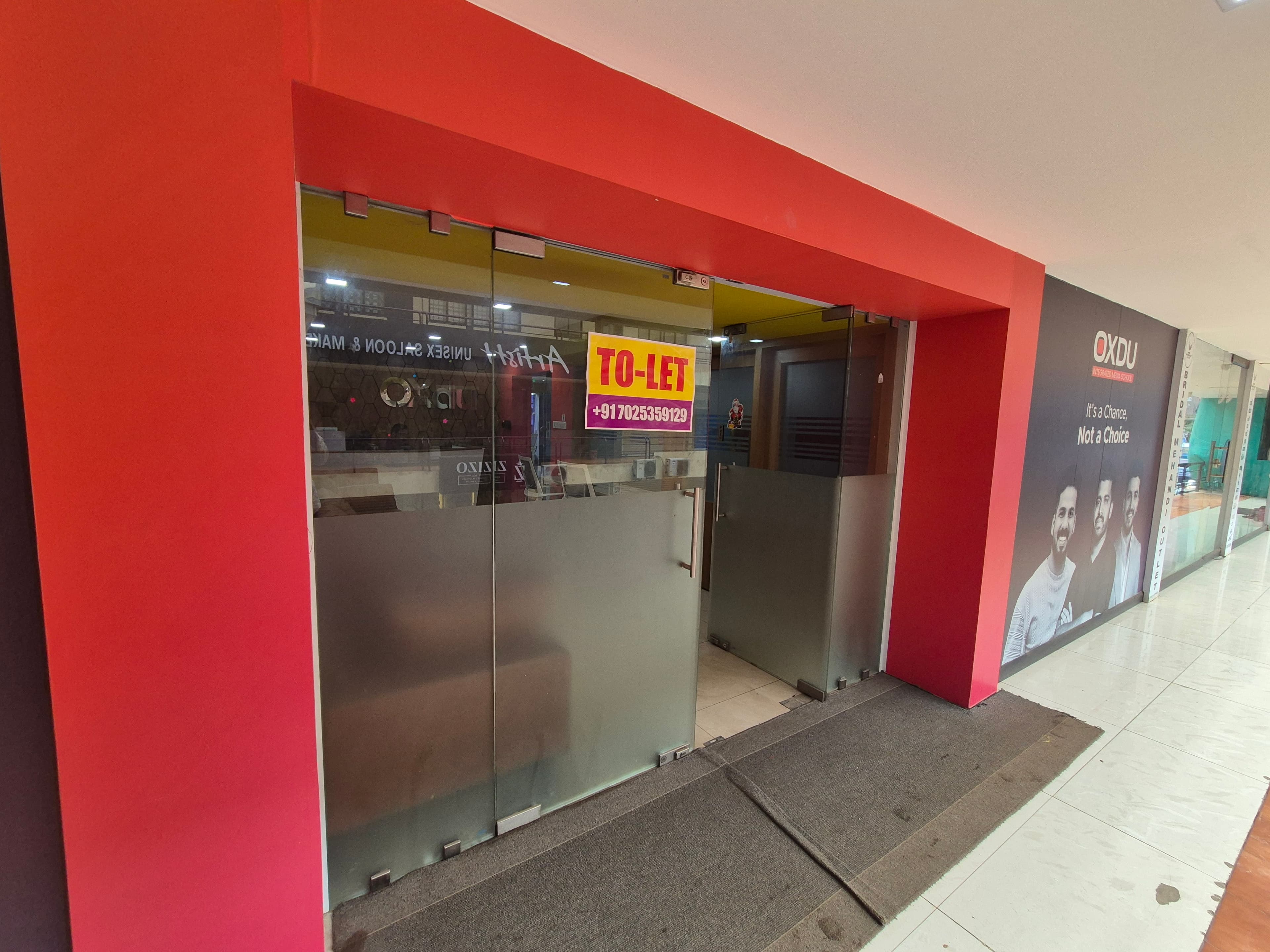 2000 sqft Fully Furnished Office Space gallery image 2