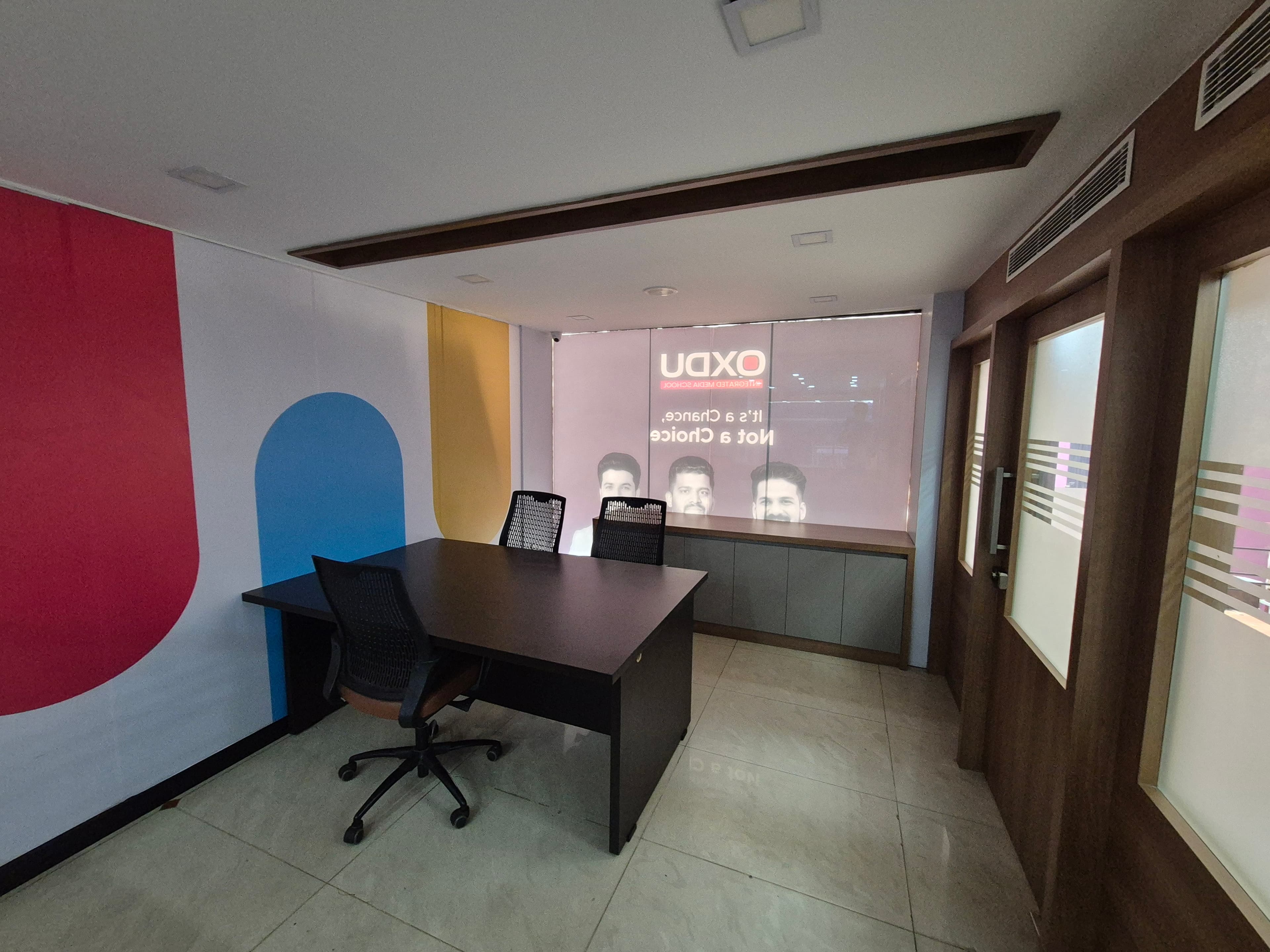 2000 sqft Fully Furnished Office Space gallery image 3