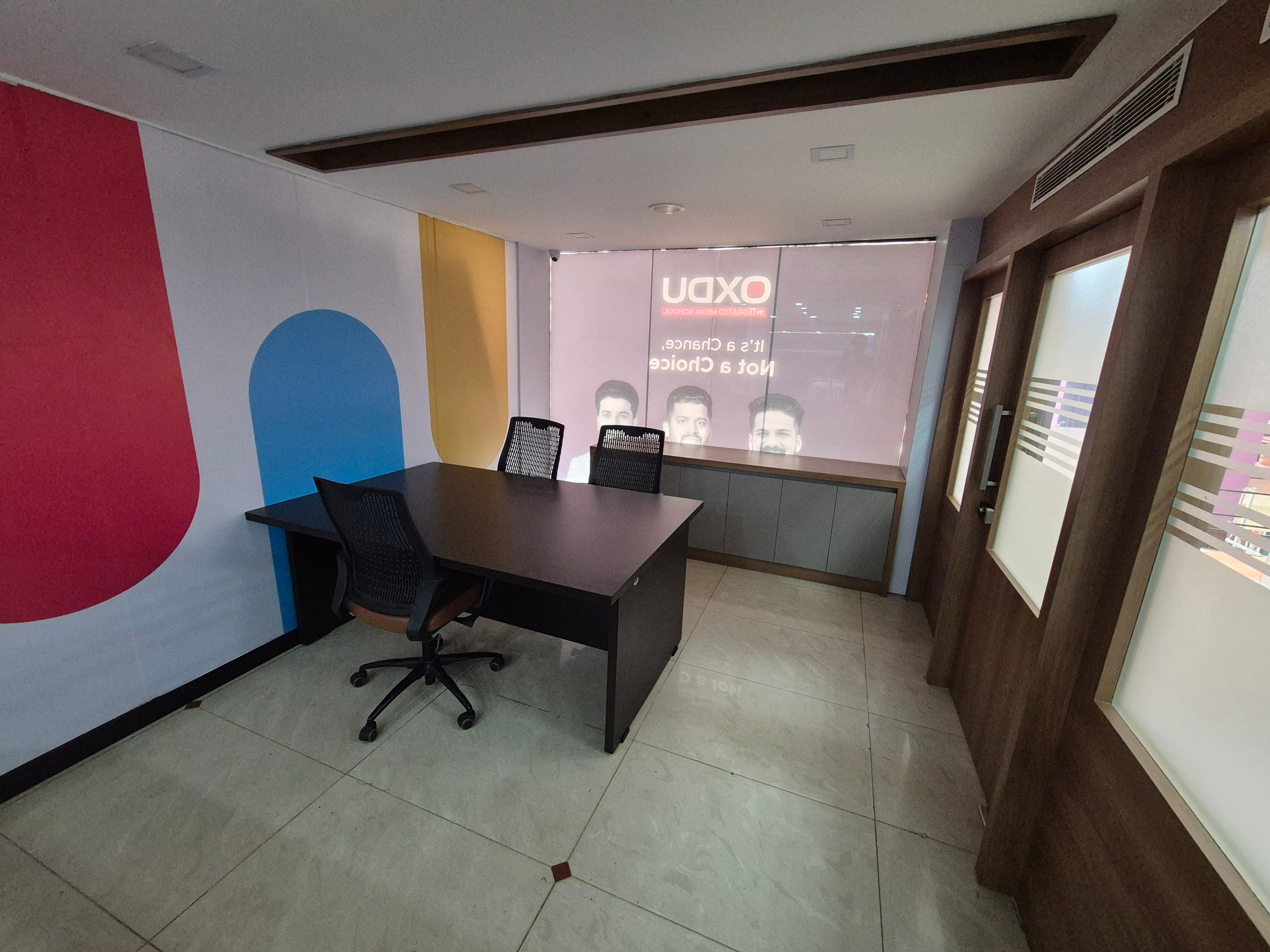 2000 sqft Fully Furnished Office Space gallery image 5