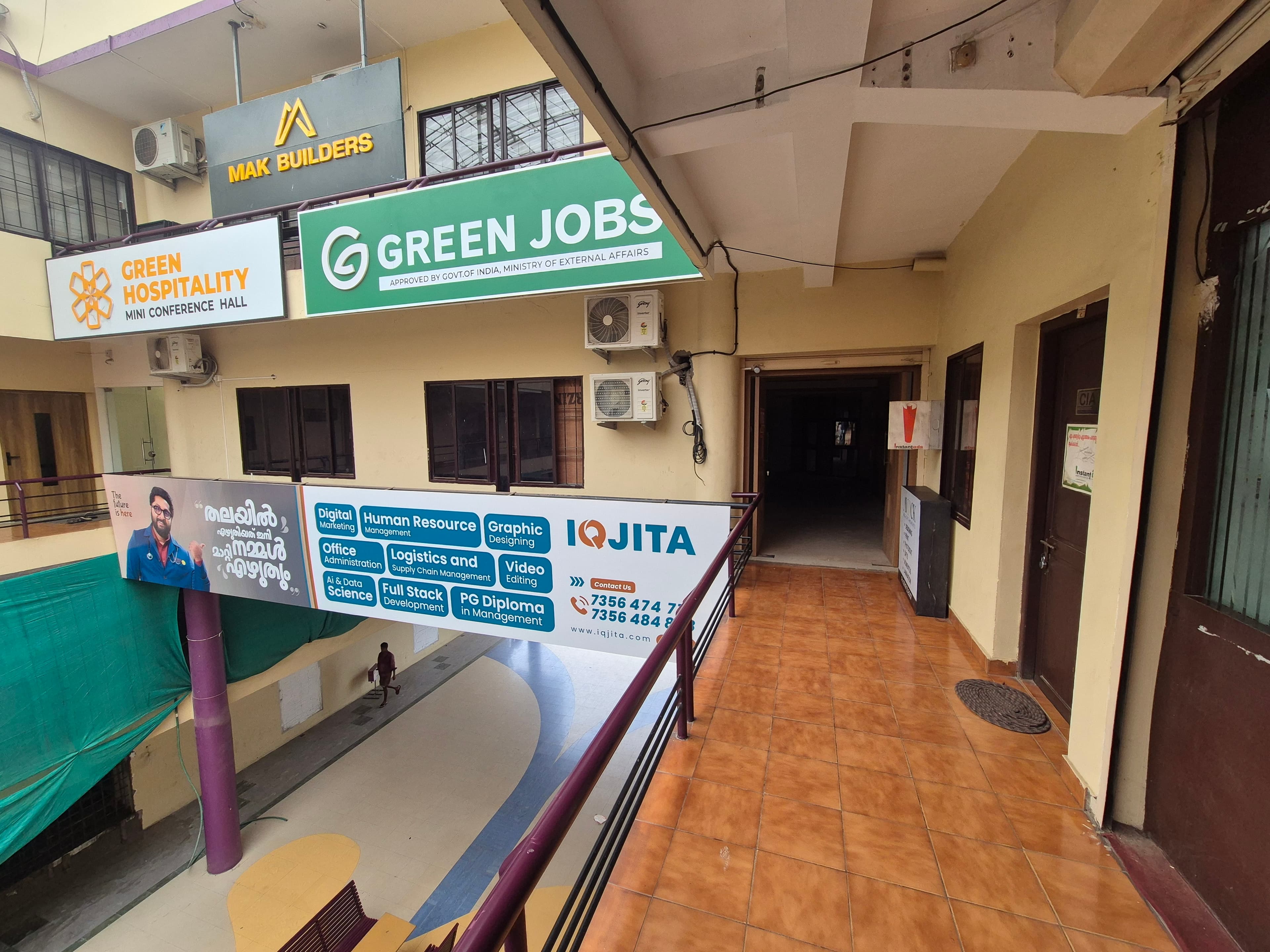 850 sqft Semi Furnished Office Space gallery image 4
